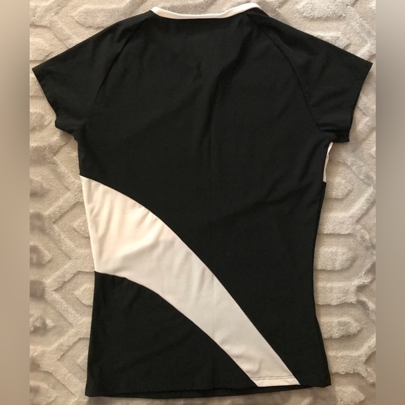 Under Armour Black & White Poly-Elastane V-Neck Compression Tee - M - Picture 3 of 3